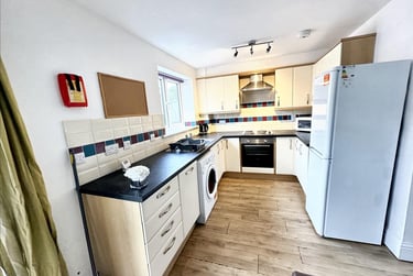 5 bed house, Quaker Lane, Peverell, Plymouth, PL34FA - Image 2